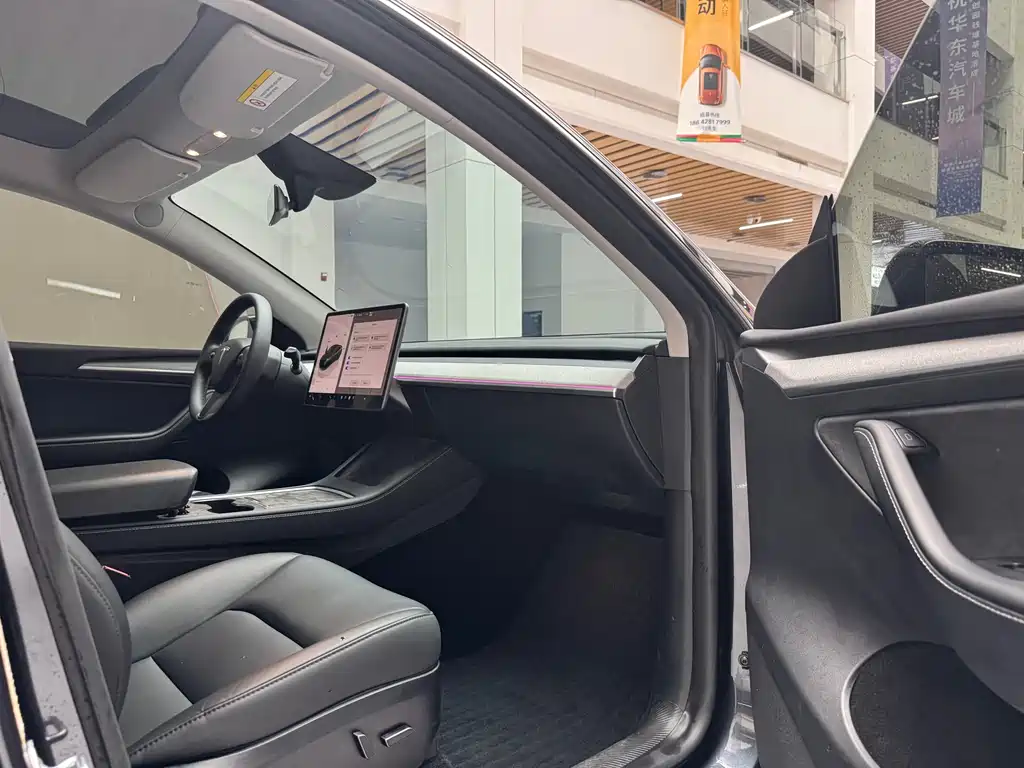 Tesla Model Y 2024 RWD