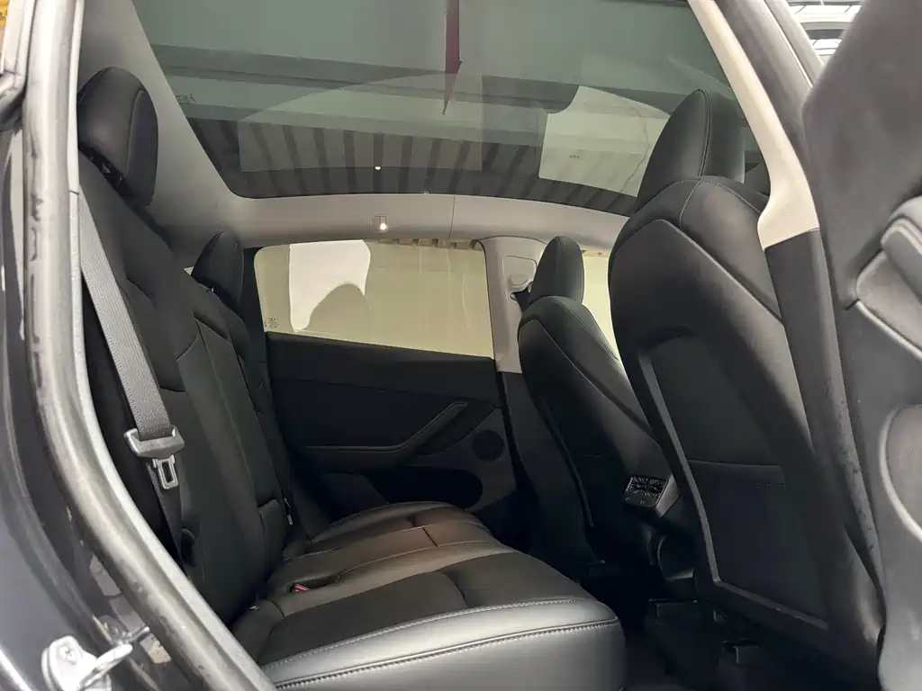 Tesla Model Y 2024 RWD