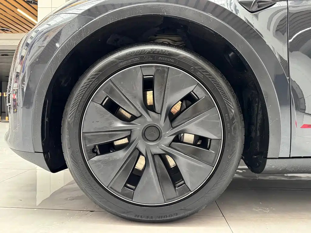 Tesla Model Y 2024 RWD