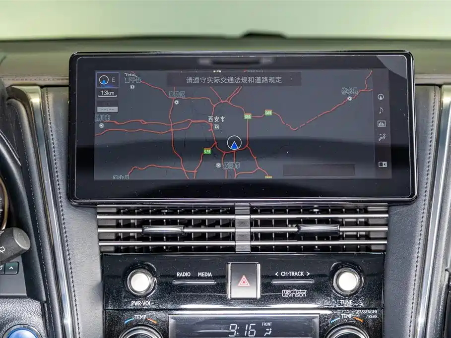 Lexus LM 300h