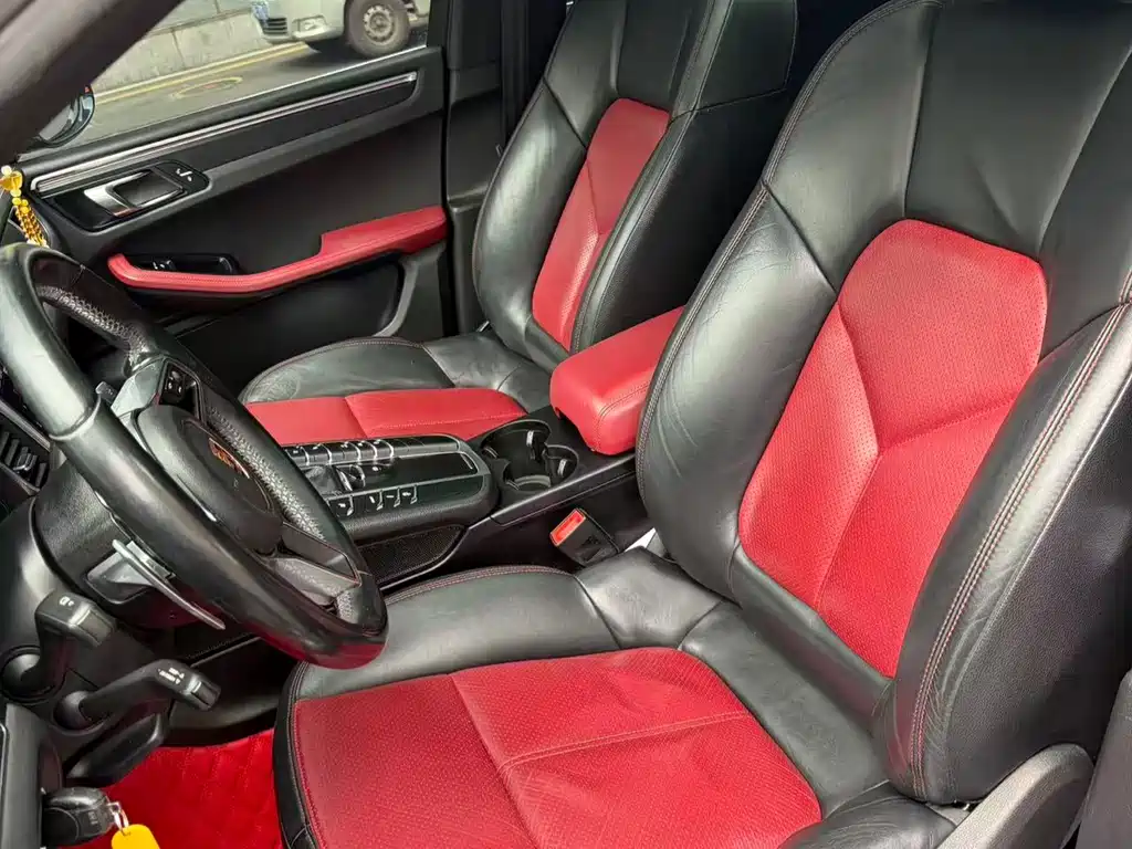 2017 Porsche Macan 2.0T