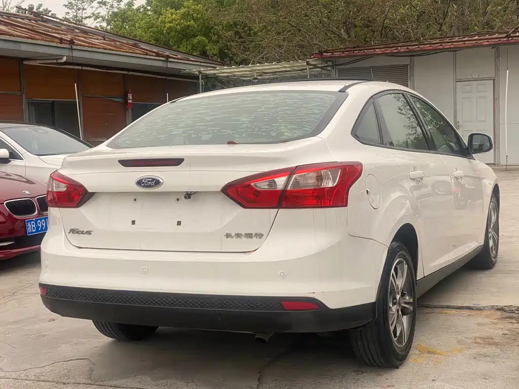 Ford Focus 2012 Sedan 1.6L Automatic Fashion Edition