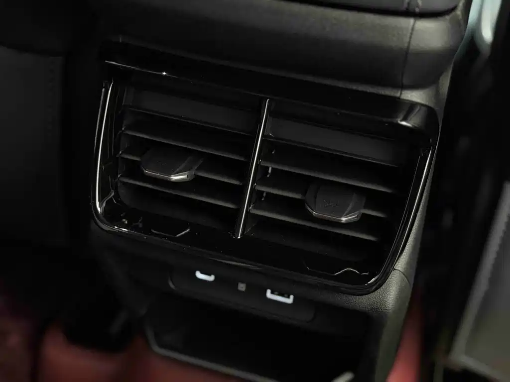 Geely Boyue L 2024 1.5TD DCT Prestige