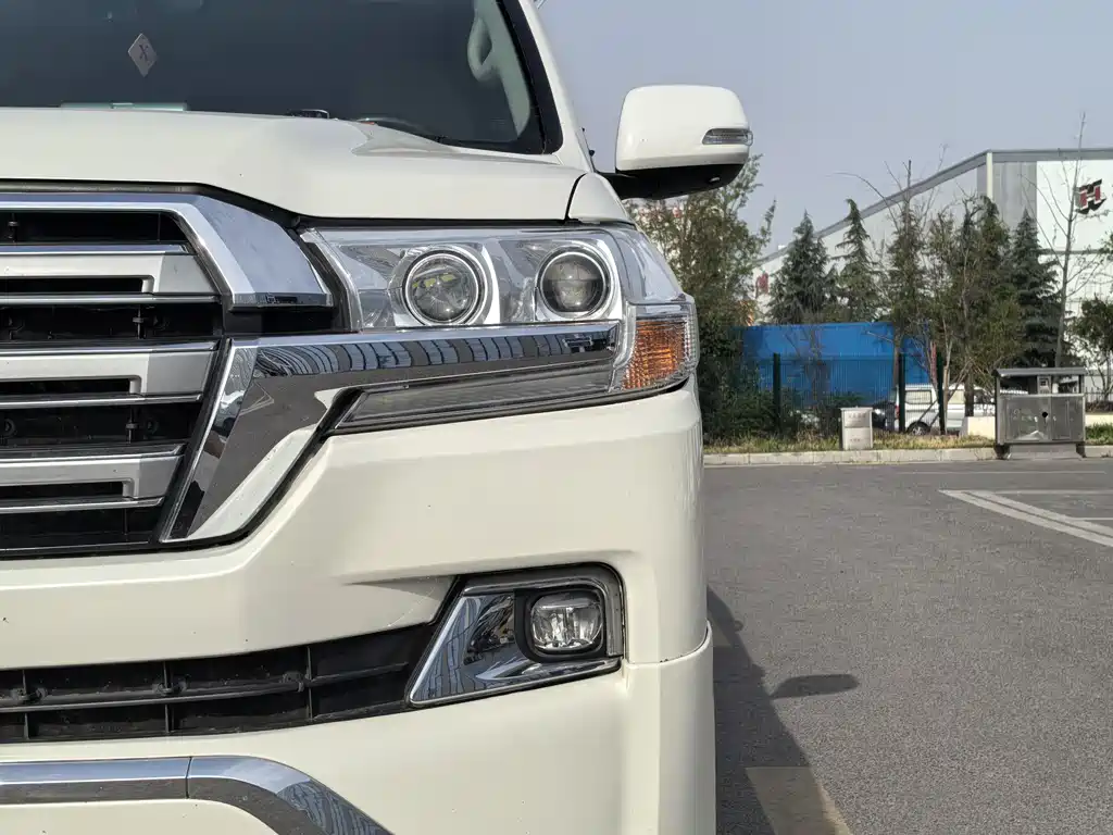 Land Cruiser (Import) 2019 5.7L VX-R