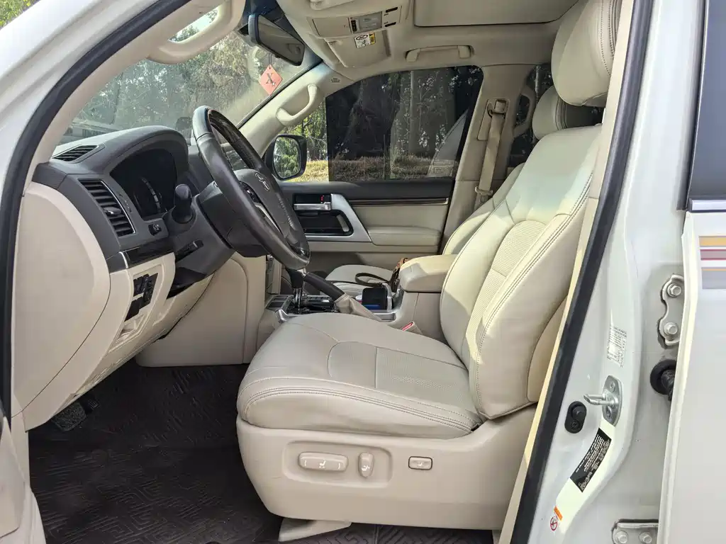 Land Cruiser (Import) 2019 5.7L VX-R