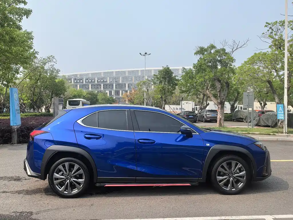 Lexus UX 2020 200 F SPORT