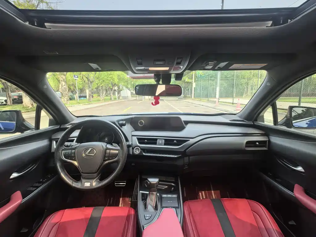 Lexus UX 2020 200 F SPORT