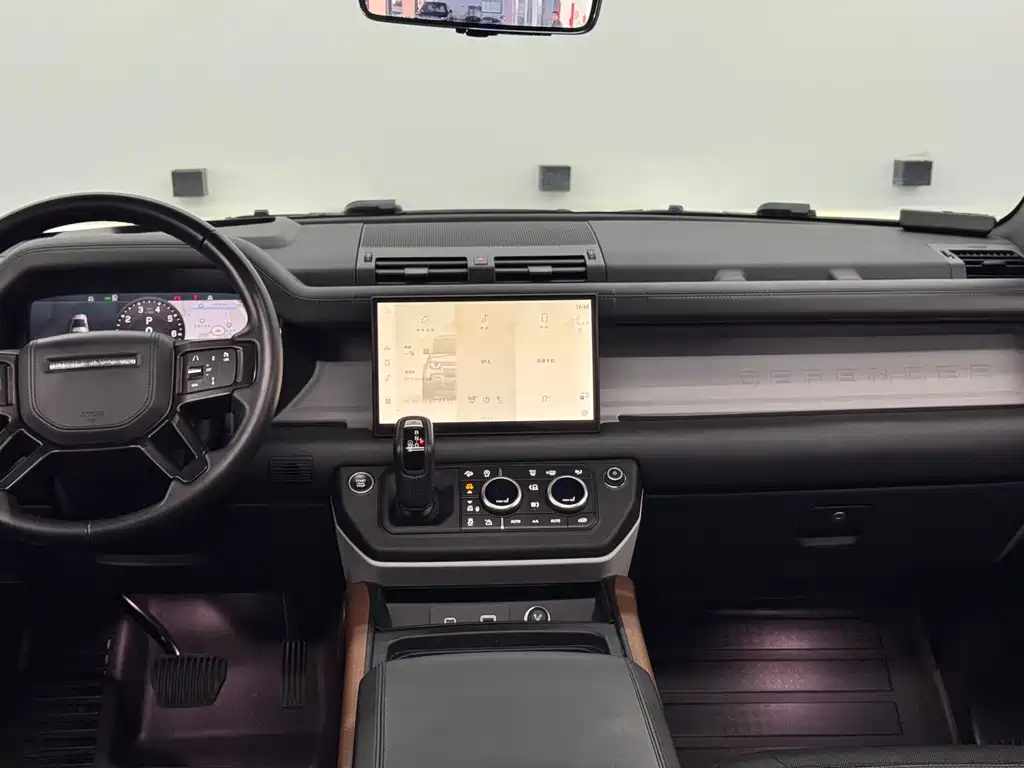 Land Rover Defender 2022 90 2.0T P300 X-Dynamic HSE