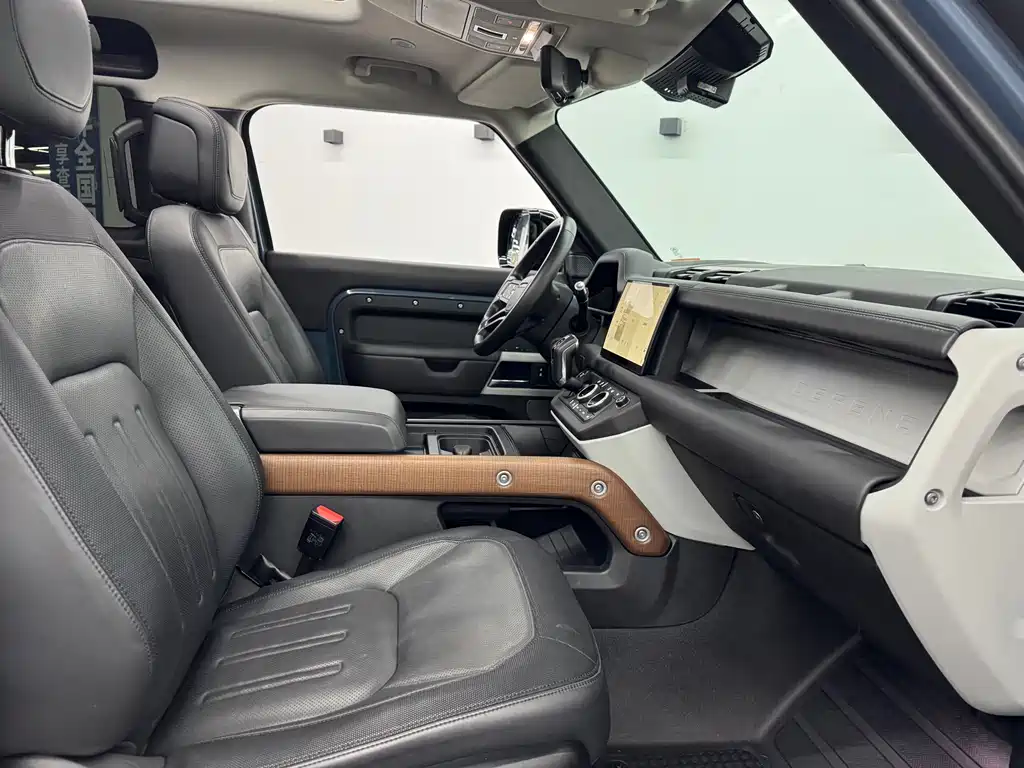 Land Rover Defender 2022 90 2.0T P300 X-Dynamic HSE