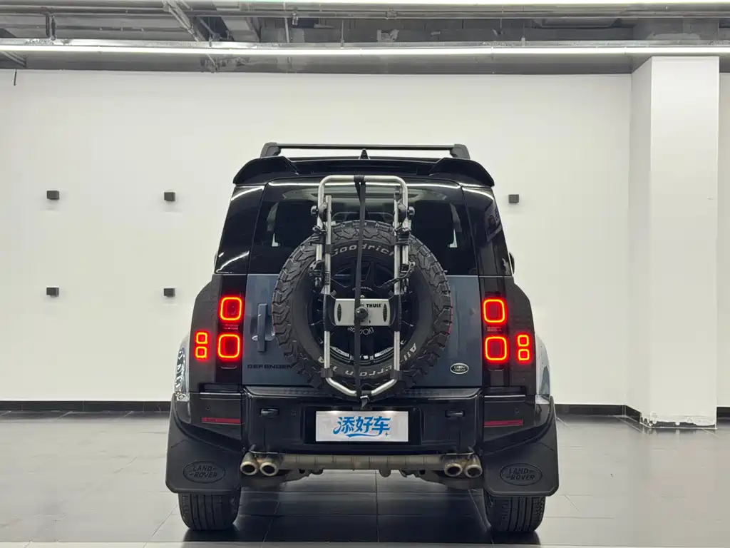 Land Rover Defender 2022 90 2.0T P300 X-Dynamic HSE