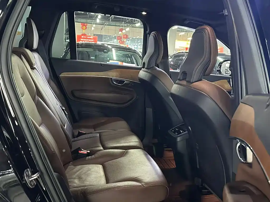 Volvo XC90 2023 B6 Momentum 7-seater