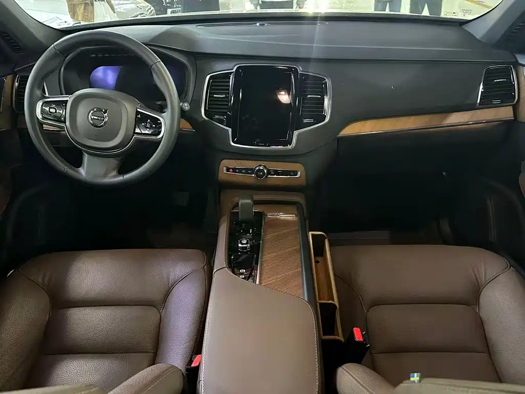 Volvo XC90 2023 B6 Momentum 7-seater