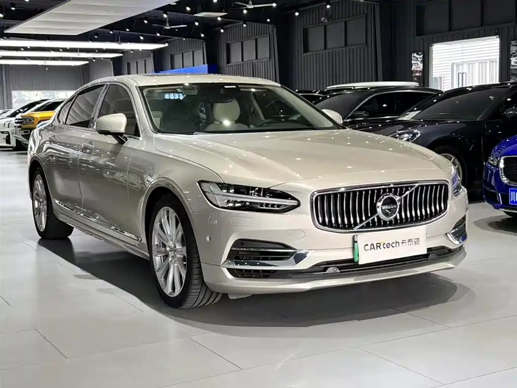 2019 Volvo S90 T8 E-Drive Hybrid Honor Edition 3-Seater