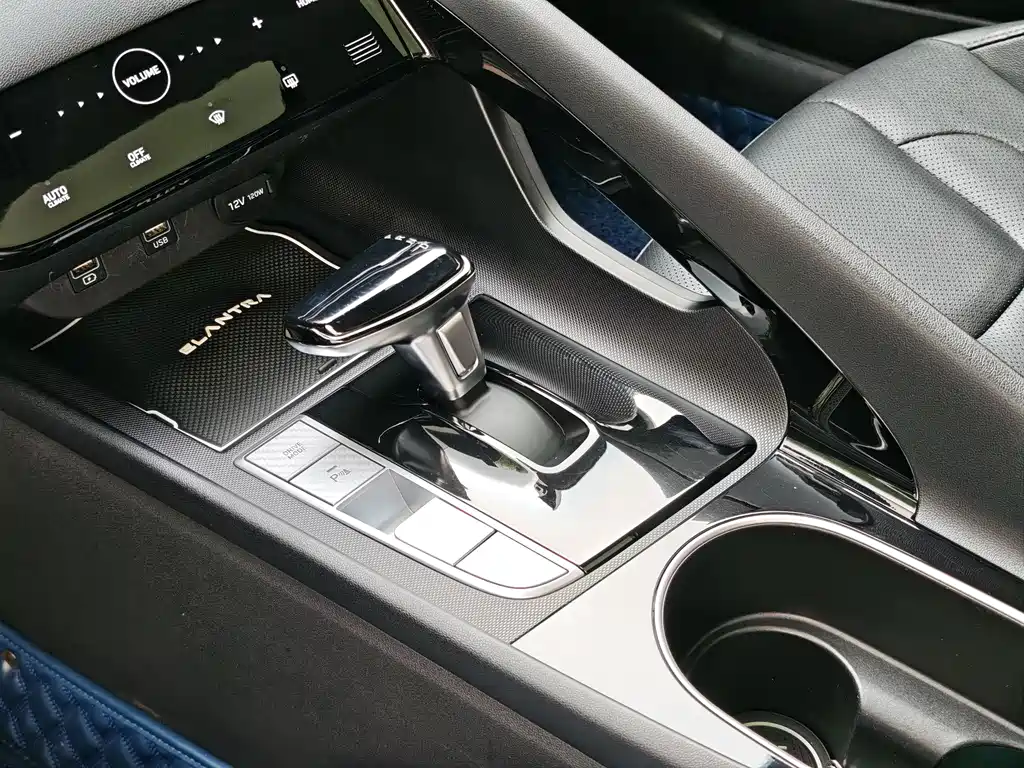 伊兰特 2022款 1.5L CVT LUX尊贵版