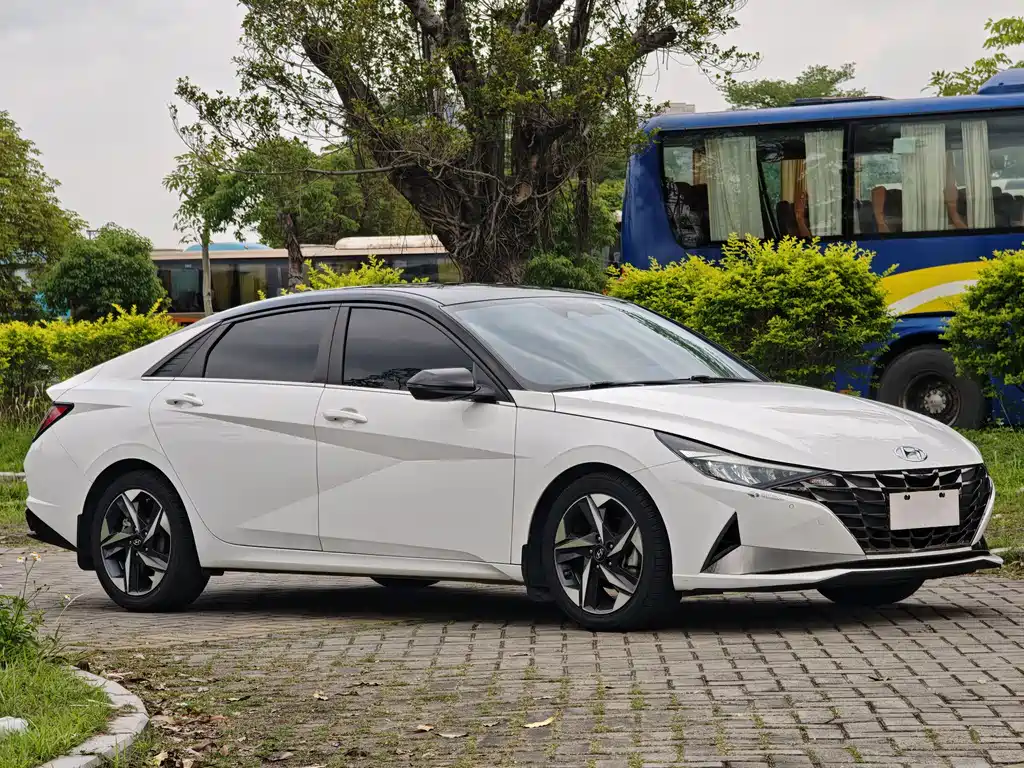 伊兰特 2022款 1.5L CVT LUX尊贵版