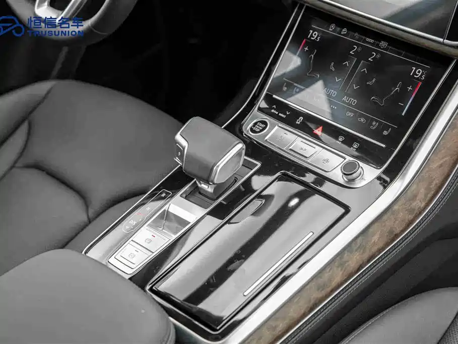 Audi Q7 2023 55 TFSI quattro S line Sport