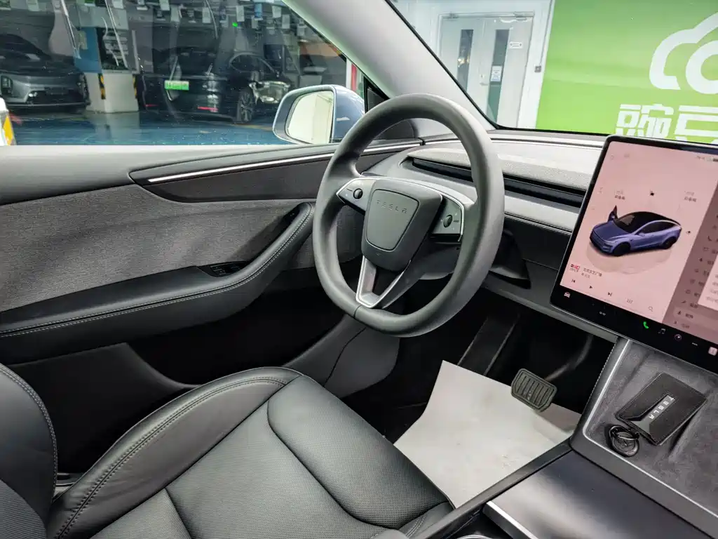 Tesla Model Y 2025 Rear-Wheel Drive