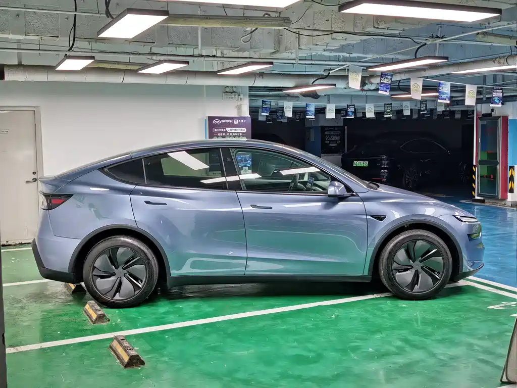 Tesla Model Y 2025 Rear-Wheel Drive