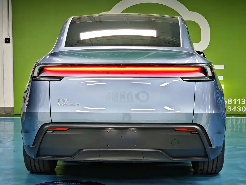 Tesla Model Y 2025 Rear-Wheel Drive