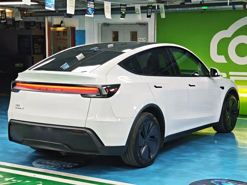 Tesla Model Y 2025 Rear-Wheel Drive