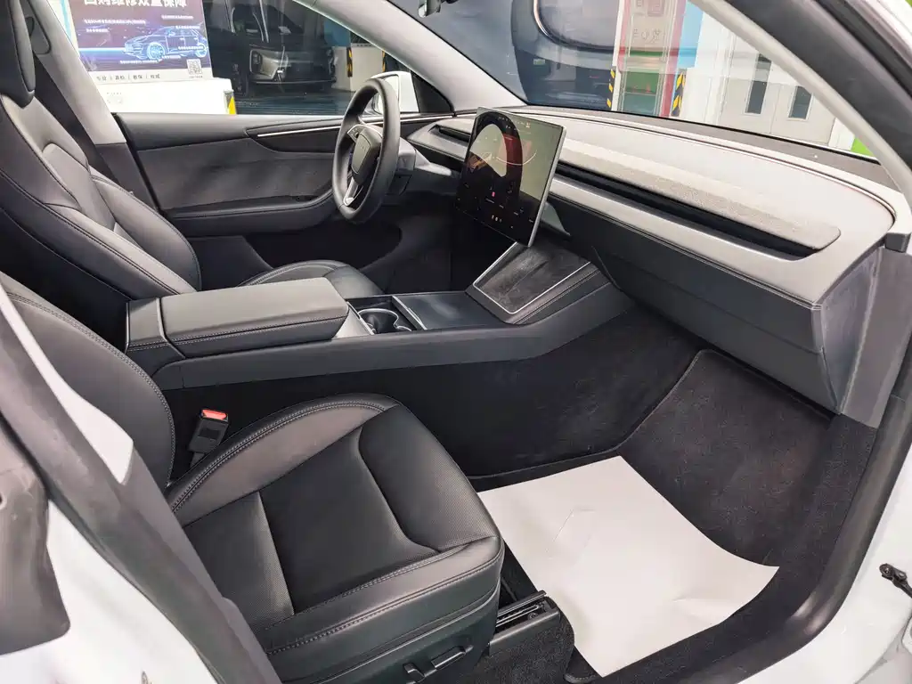 Tesla Model Y 2025 Rear-Wheel Drive