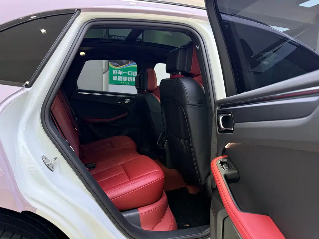 2025 Porsche Macan 2.0T Dream Edition