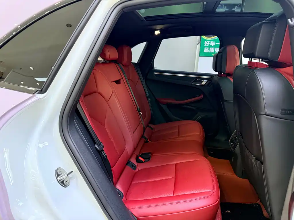 2025 Porsche Macan 2.0T Dream Edition