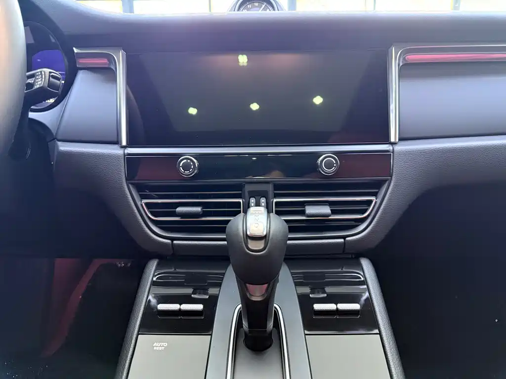 2025 Porsche Macan 2.0T Dream Edition
