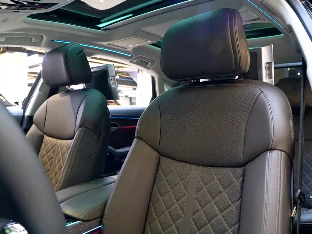 Audi A8L 2025 55 TFSI quattro Flagship