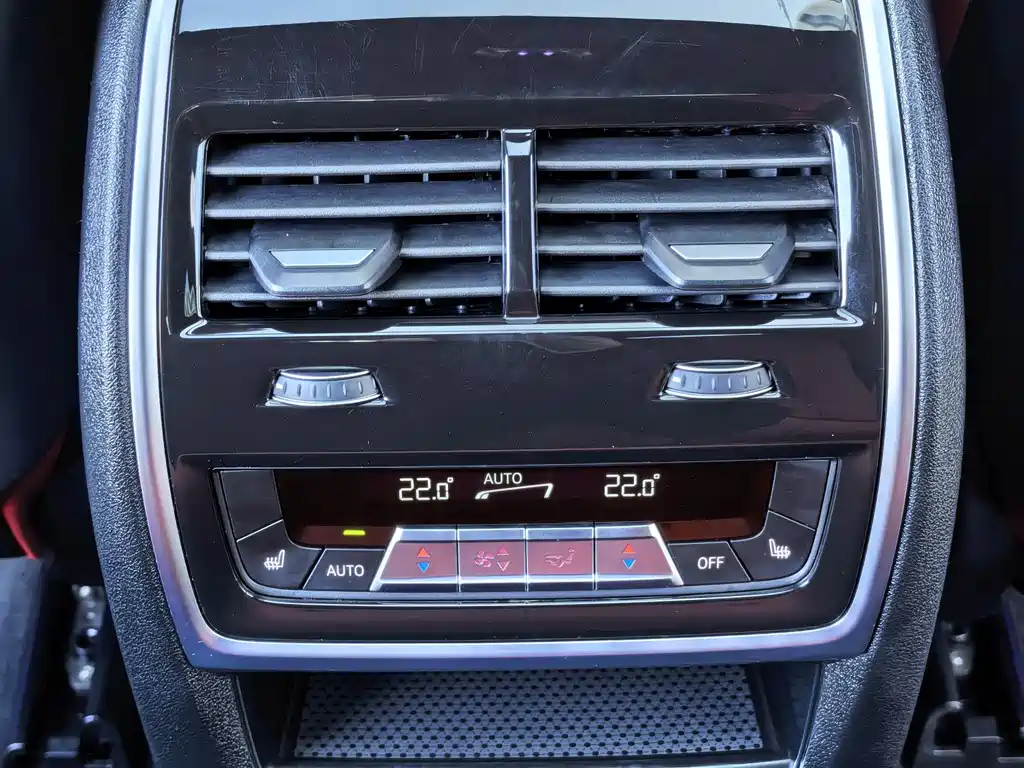 BMW X6 M Competition 2023 - фото 23