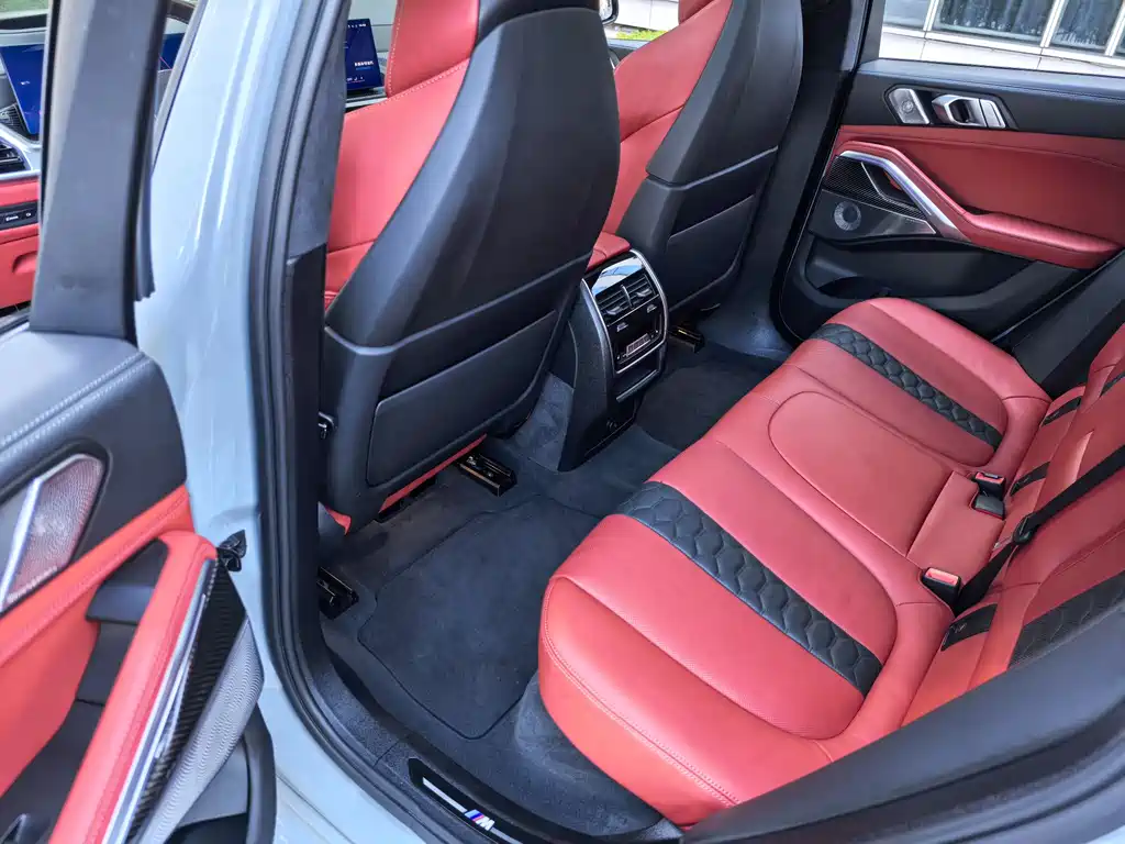 BMW X6 M Competition 2023 - фото 12