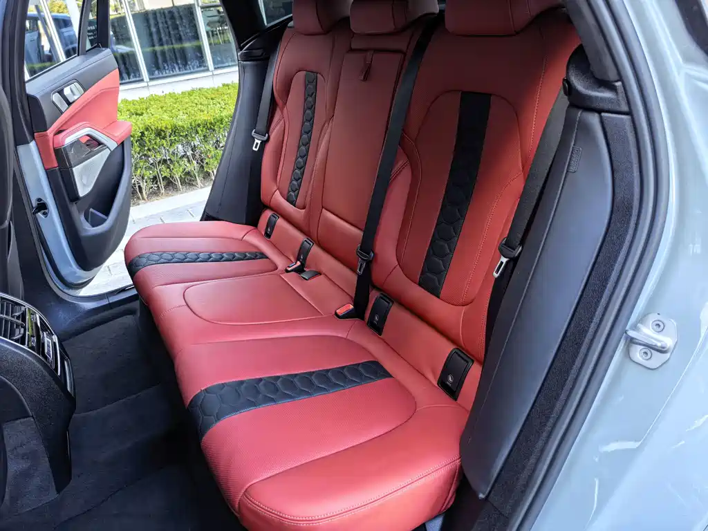 BMW X6 M Competition 2023 - фото 17