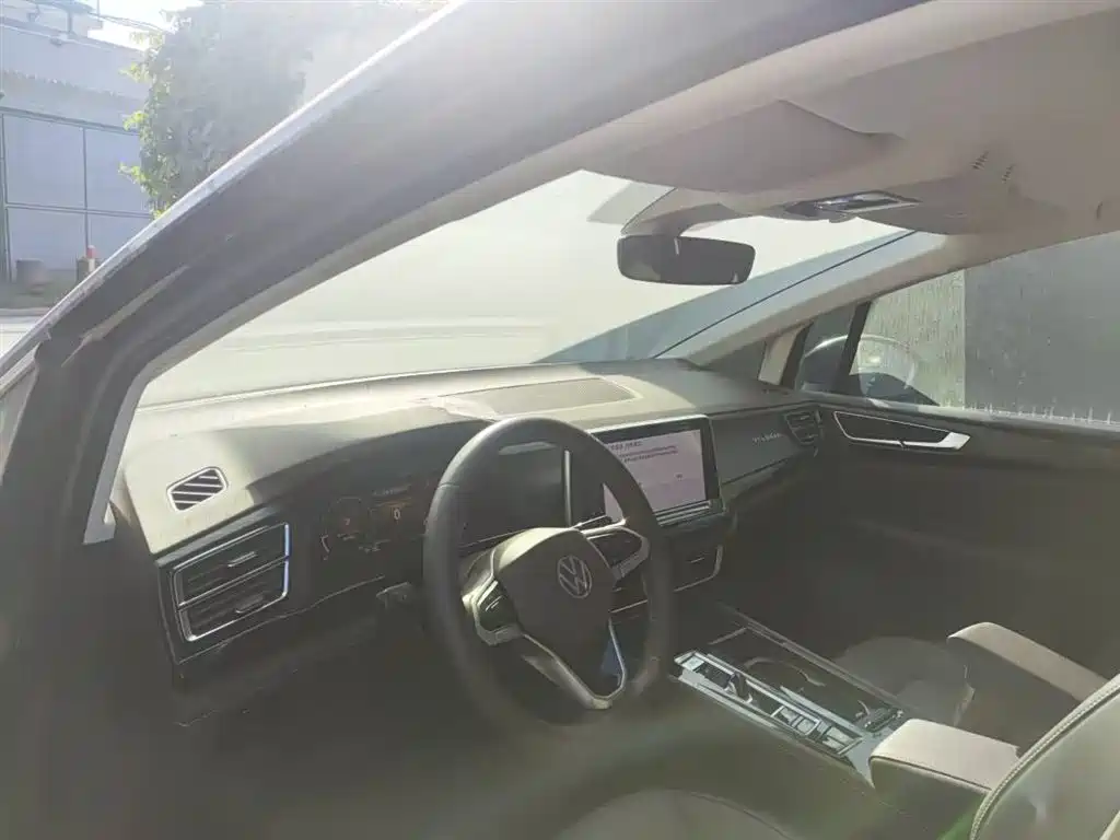 Viloran 2024 330TSI Luxury Edition