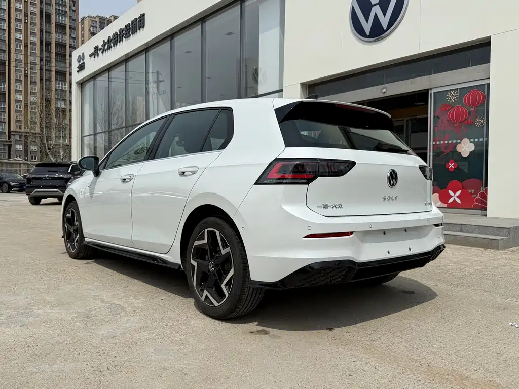 Golf 2025 300TSI R-Line