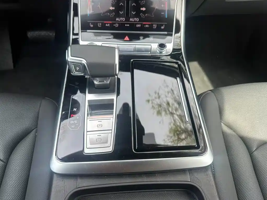 Audi Q8 2024 55 TFSI Luxury Dynamic