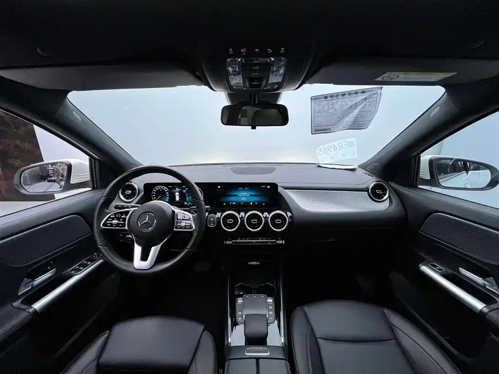 Mercedes-Benz GLA 200
