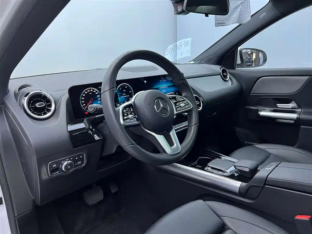 Mercedes-Benz GLA 200