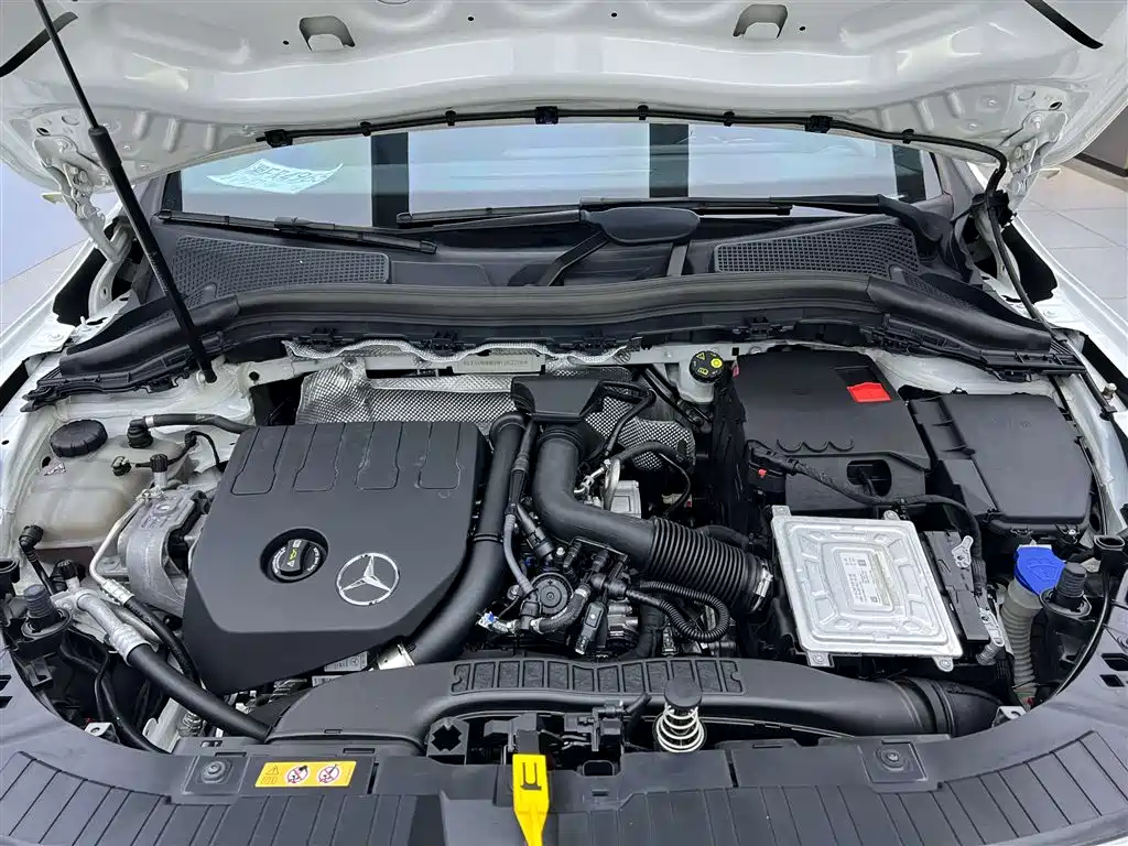Mercedes-Benz GLA 200