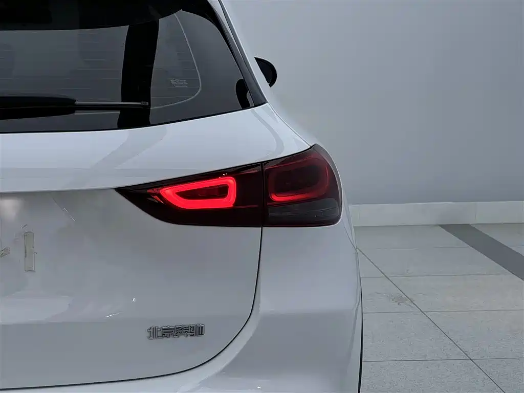 Mercedes-Benz GLA 200