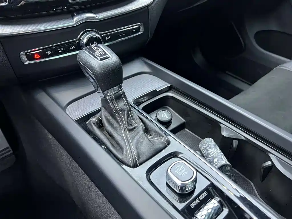 Volvo XC60 2018 T5 AWD Zhiyuan Sport Edition