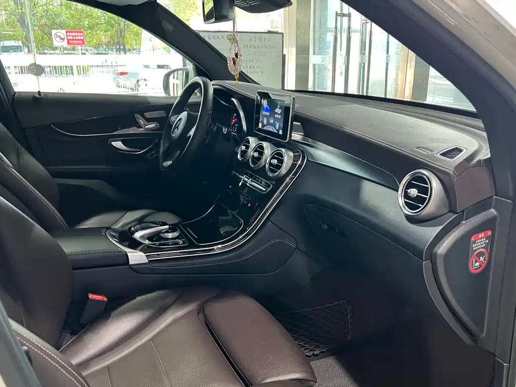 Mercedes-Benz GLC 260 4MATIC Luxury Edition 2017
