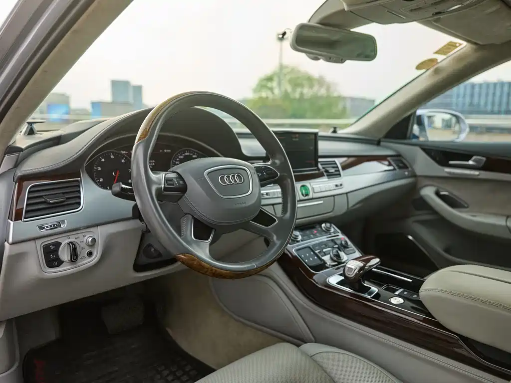 Audi A8L 2014 60 TFSI quattro Exclusive