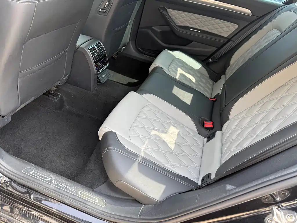 Magotan 2023 2 Million Units Commemorative Edition 330TSI DSG Leading