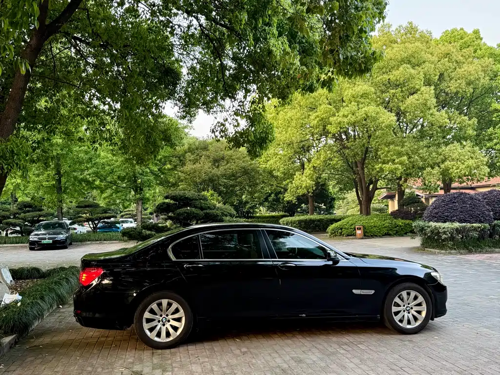 BMW 7 Series 2009 740Li Leading Edition