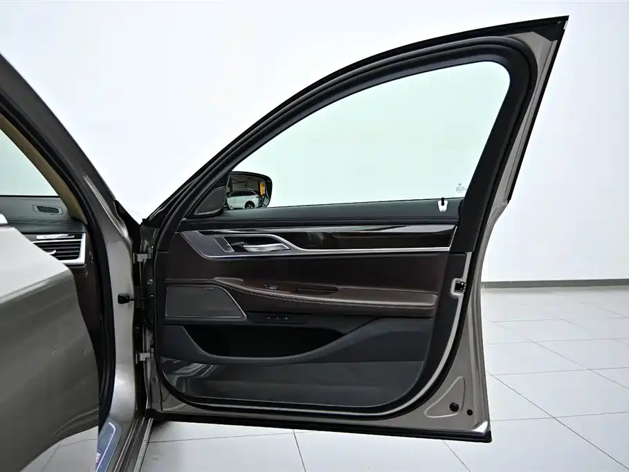 BMW 7 Series 2021 730Li Luxury Package - фото 18