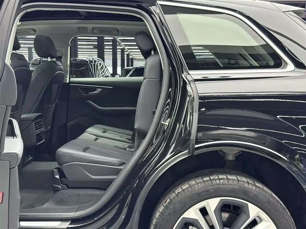 Audi Q7 2023 55 TFSI quattro S line Sport Edition