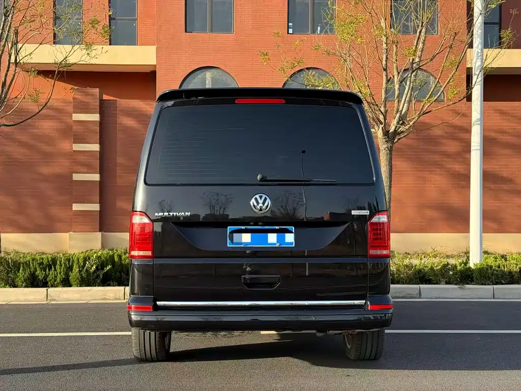 Volkswagen Multivan 2017 2.0TSI FWD Luxury Edition 7-Seater