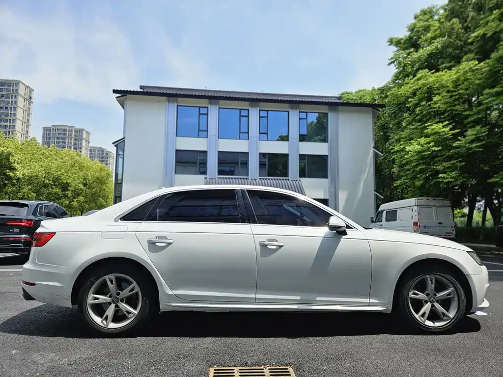 Audi A4L 2017 Plus 40 TFSI Fashion Edition