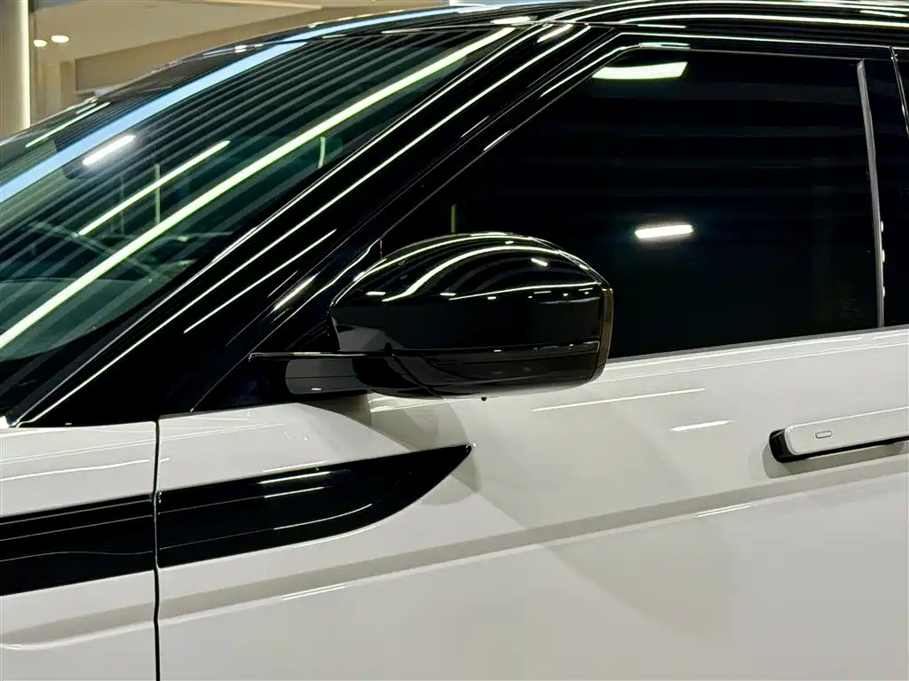 Range Rover Evoque L 2024 SE