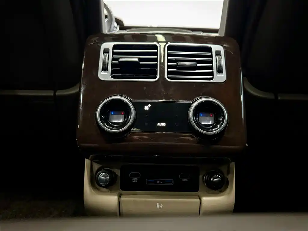 Land Rover Range Rover 2021 3.0 L6 Heritage Extended Classic Edition